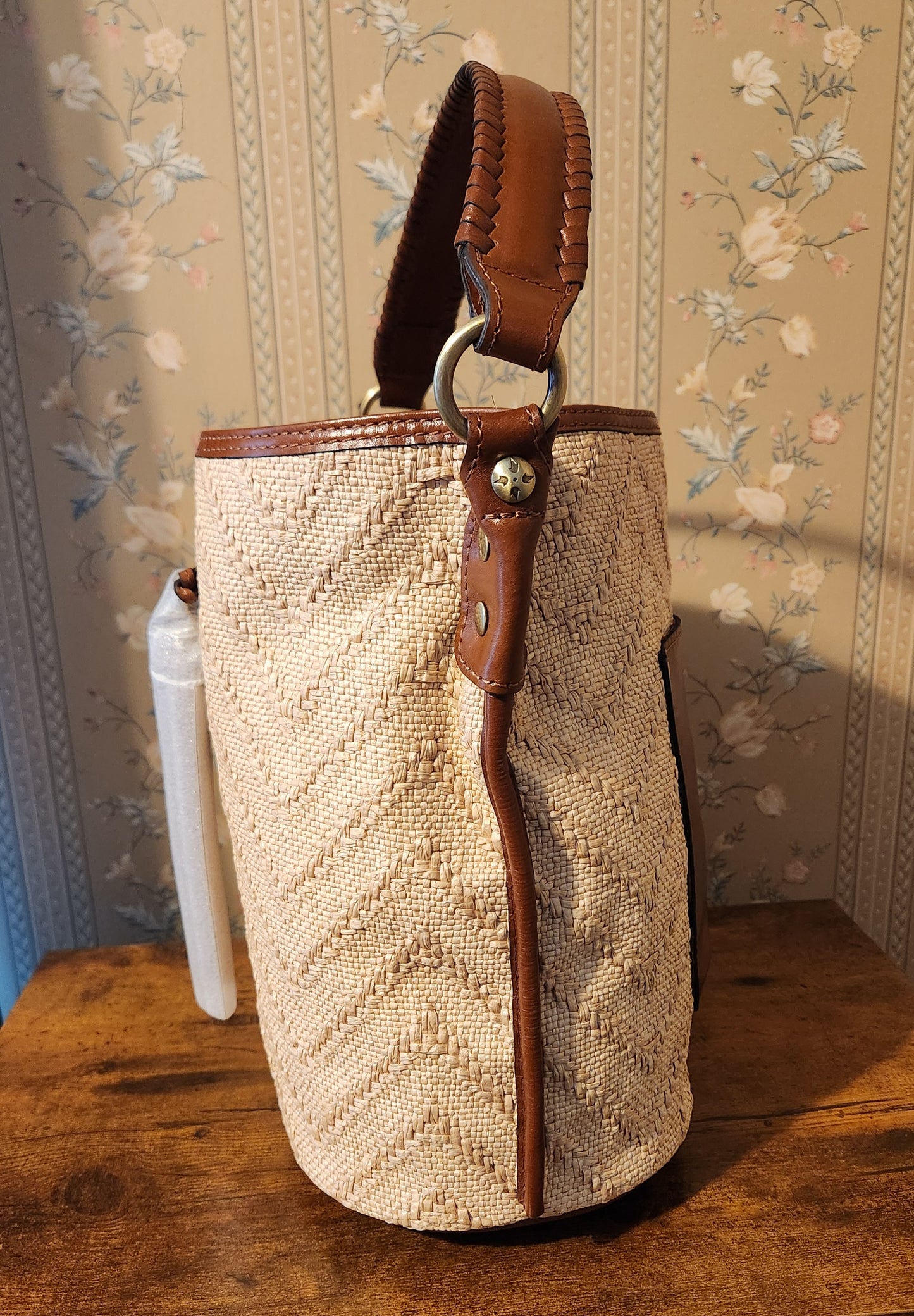 Otavia Bucket Crossbody