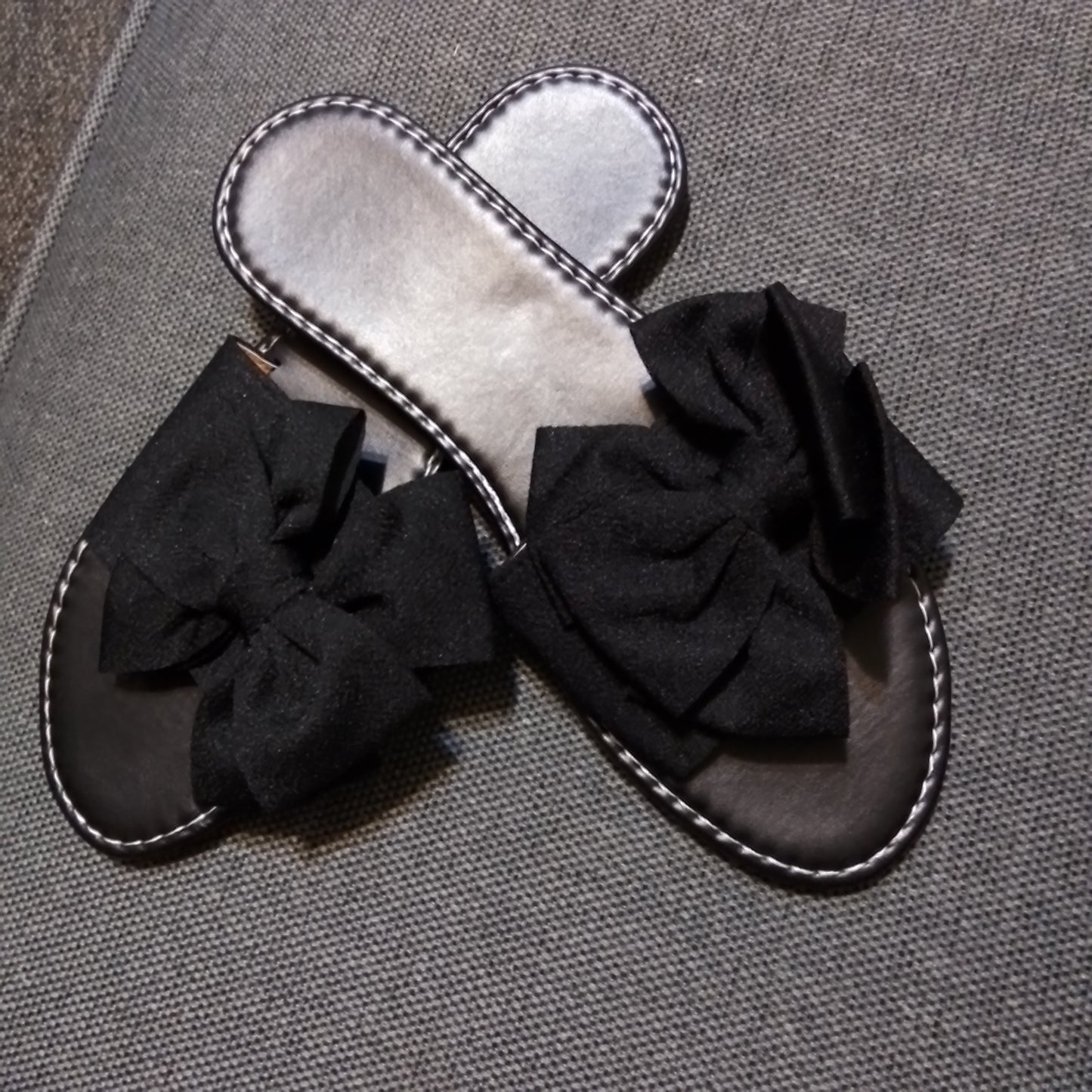 Black bow sandal